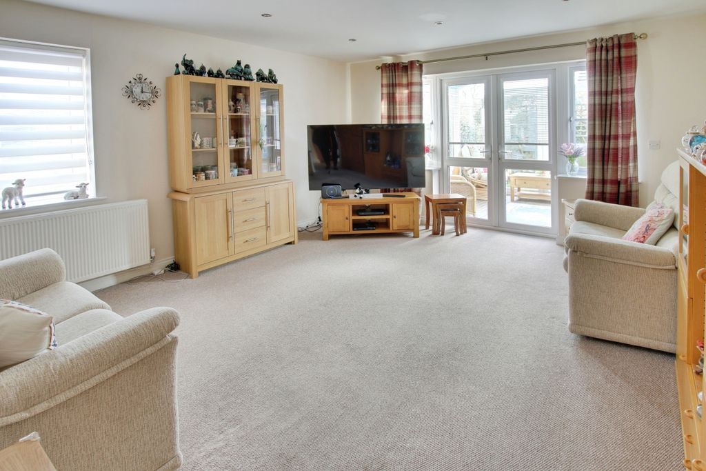 Property photo 3 of 17