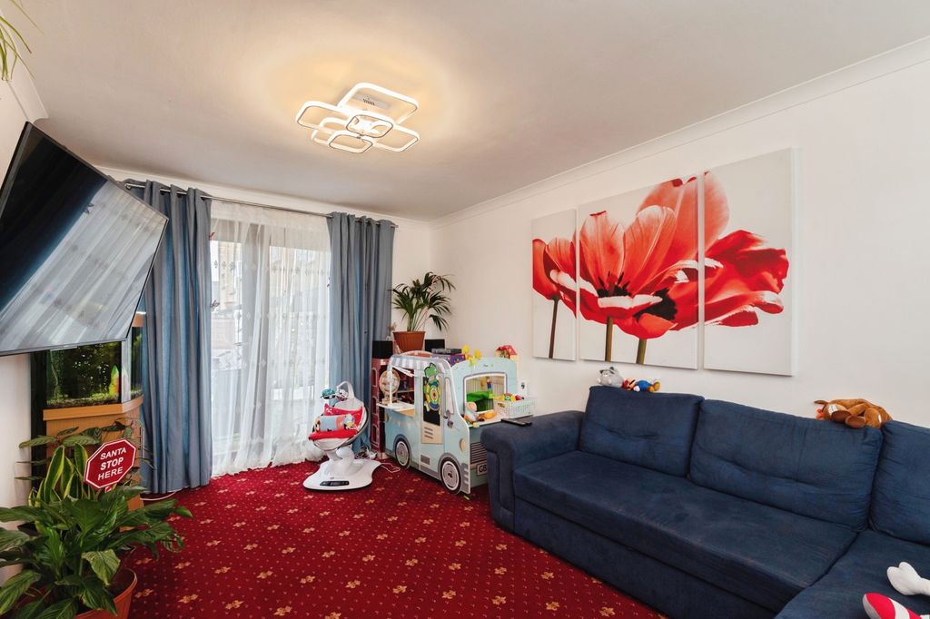 Property photo 3 of 16