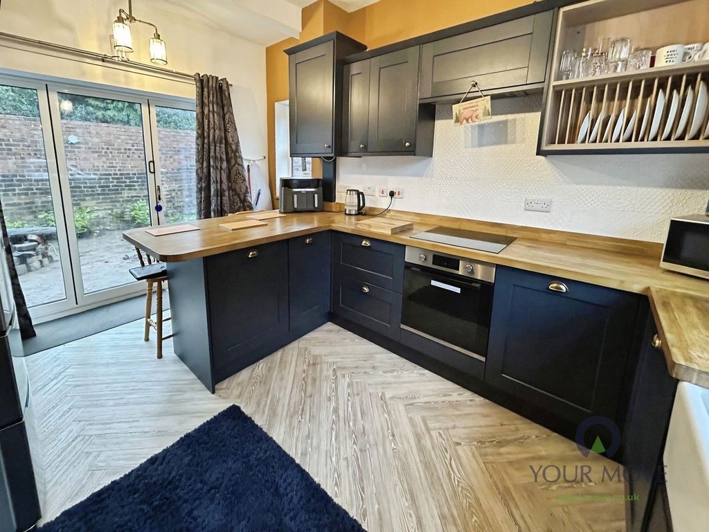 Property photo 3 of 20 Kitchen