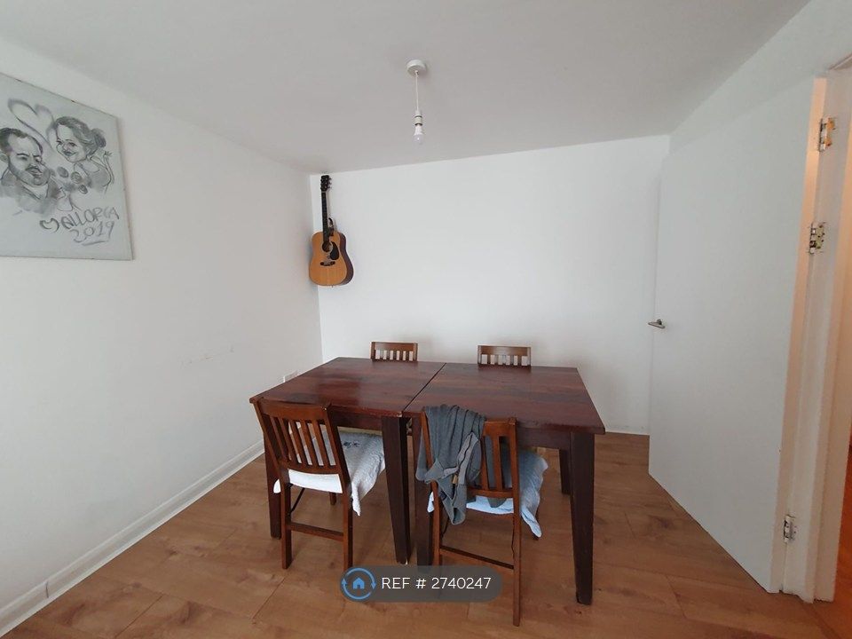 Property photo 1 of 7 Living Room 2