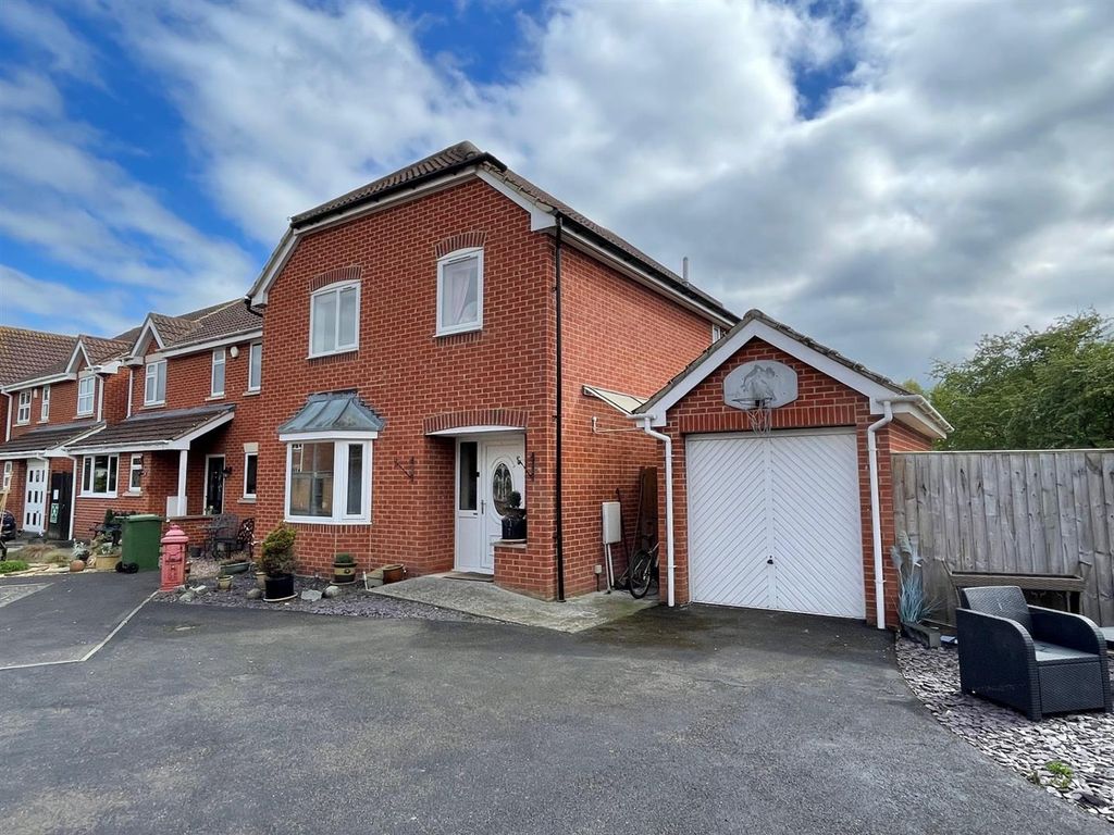 Property photo 1 of 32