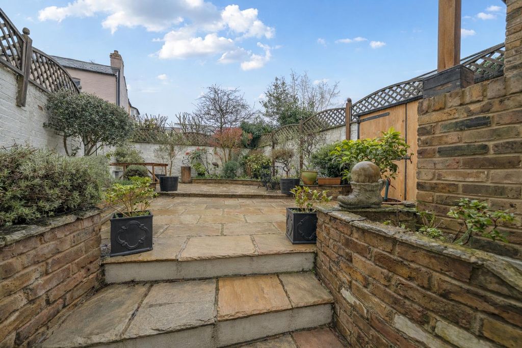 Property photo 3 of 15