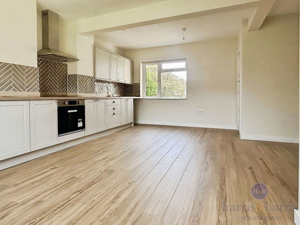 Property photo 3 of 17 Kitchen / Diner