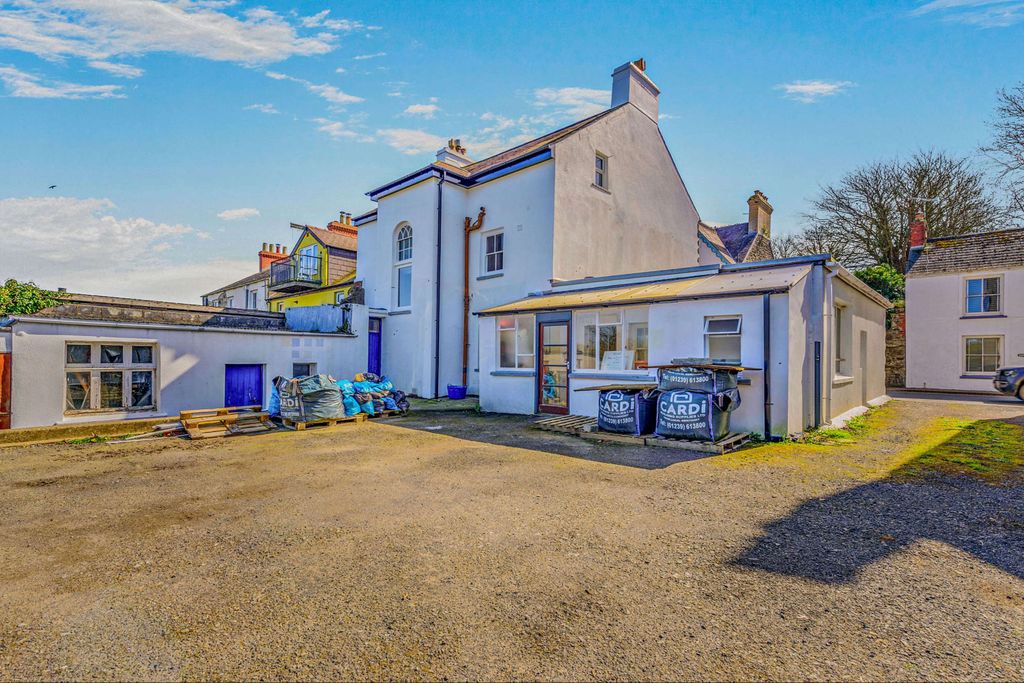 Property photo 2 of 22 Porthmeor, Newport, Pembrokeshire Sa42 0Td