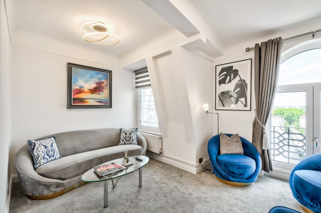 Property photo 2 of 31