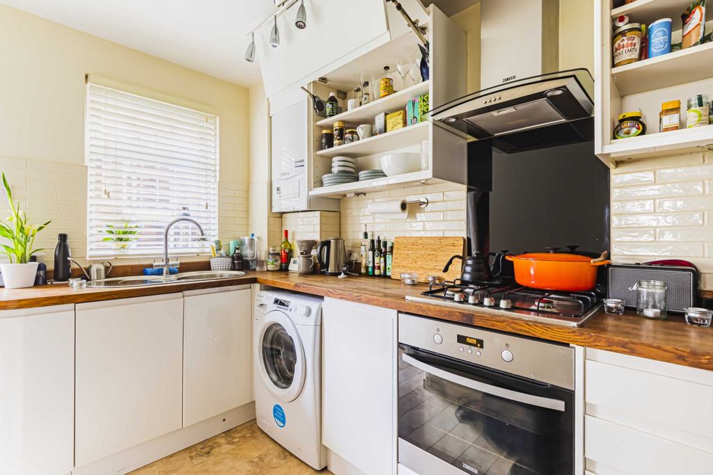 Property photo 2 of 8 Photo