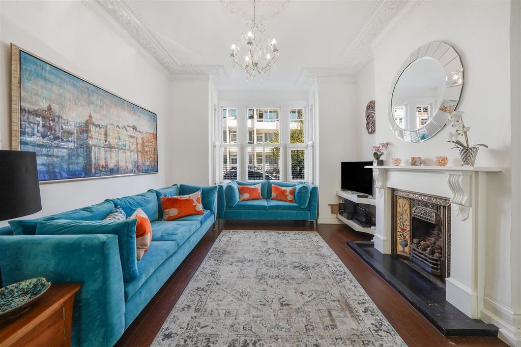 Property photo 2 of 22 Chelverton Road