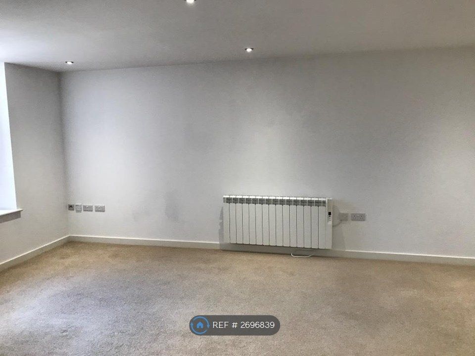 Property photo 3 of 6 Lounge