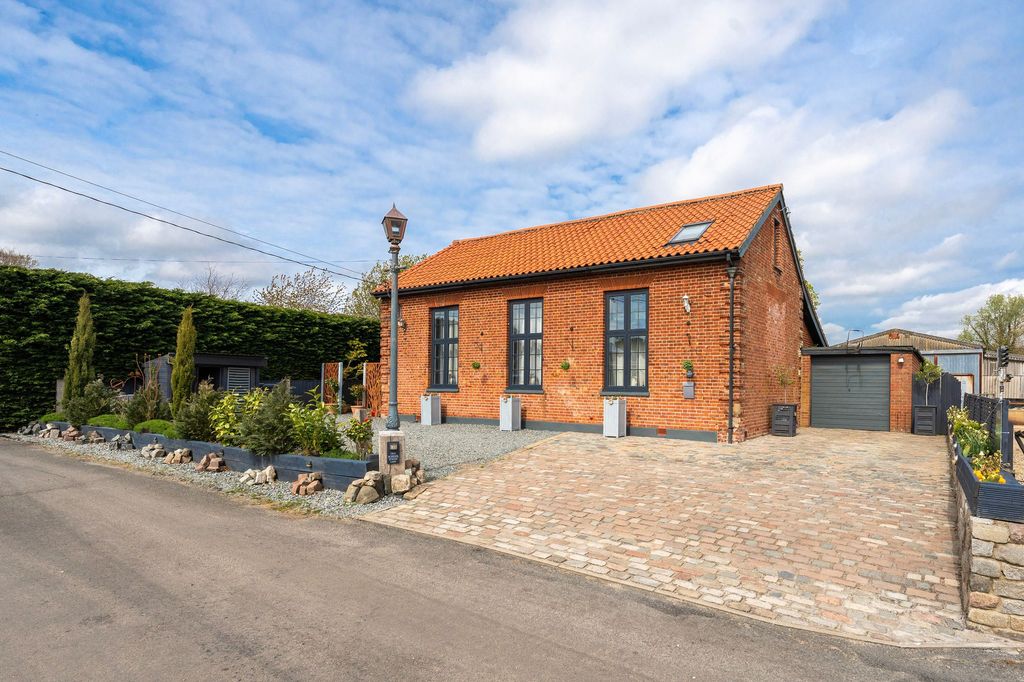 Property photo 1 of 27