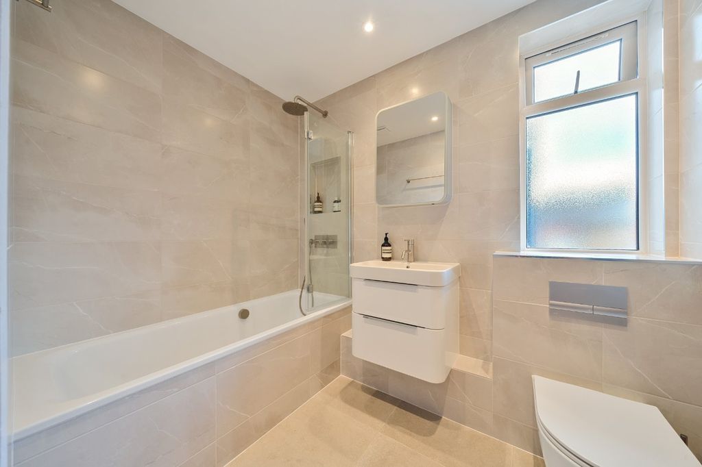 Property photo 2 of 11 Picture No. 14