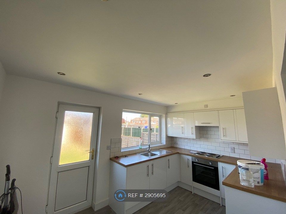 Property photo 2 of 17 Kitchen