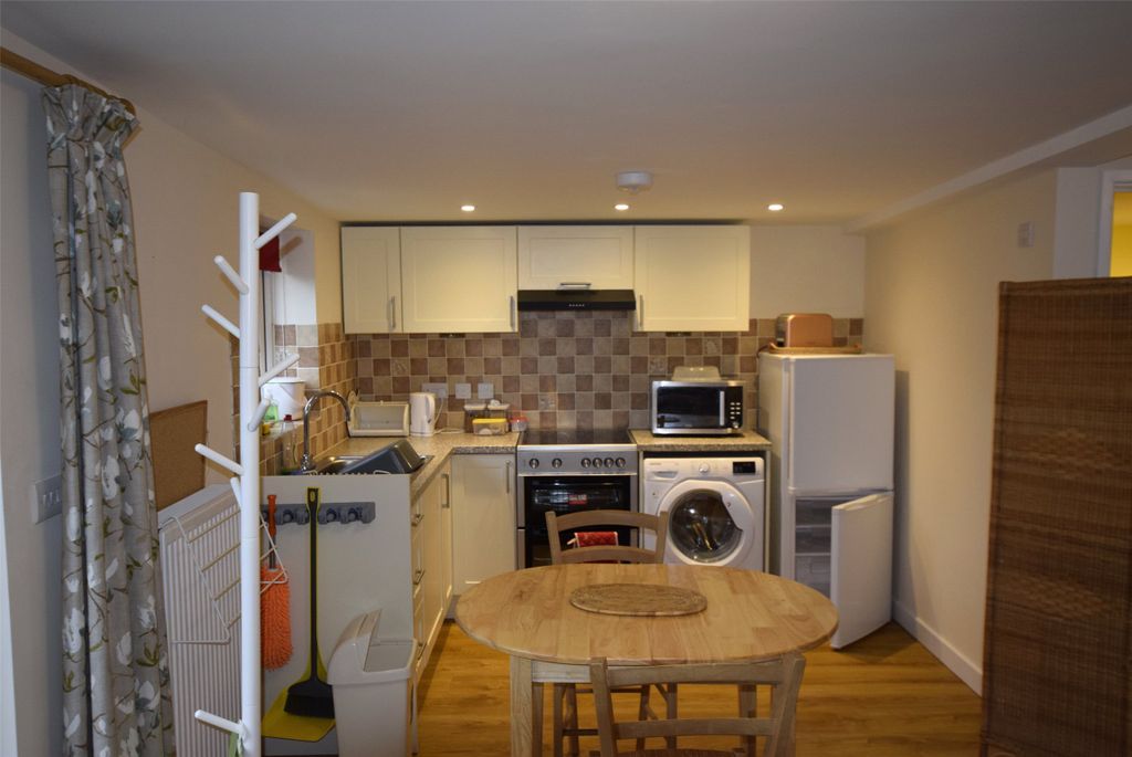 Property photo 2 of 6 Kitchen