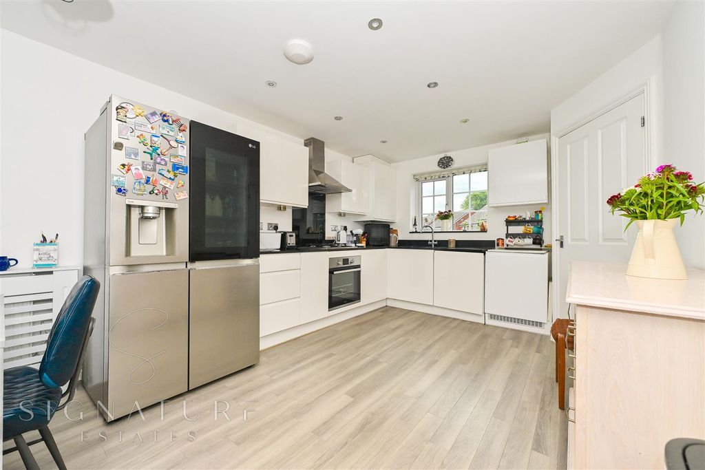 Property photo 2 of 17 Kitchen