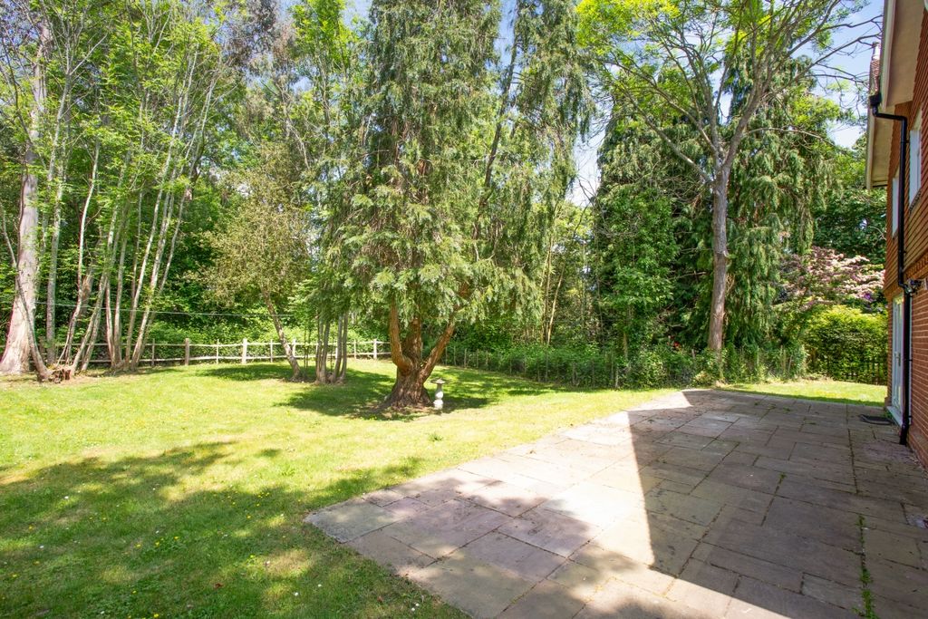 Property photo 2 of 17 Shirrenden Lodge ...