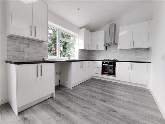 Property photo 2 of 12 Kitchen