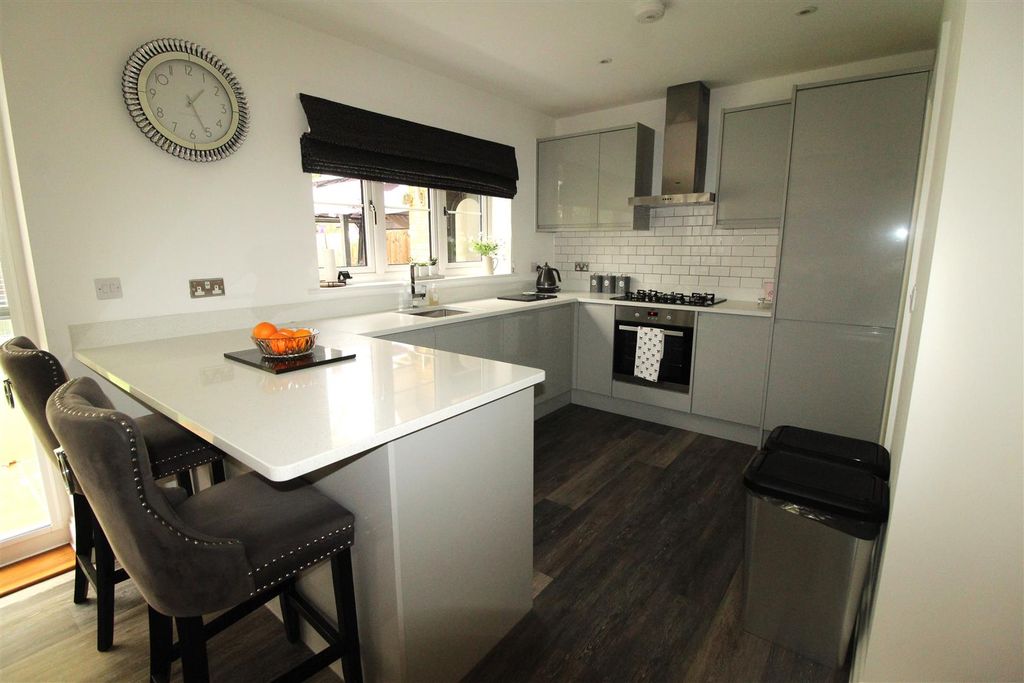 Property photo 3 of 21 Kitchen/Dining Room