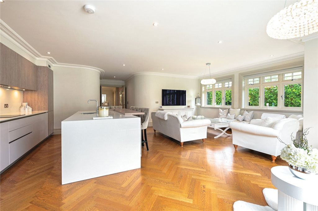 2 bed flat for saleDrift Road, Winkfield, Windsor SL4 photo 5
