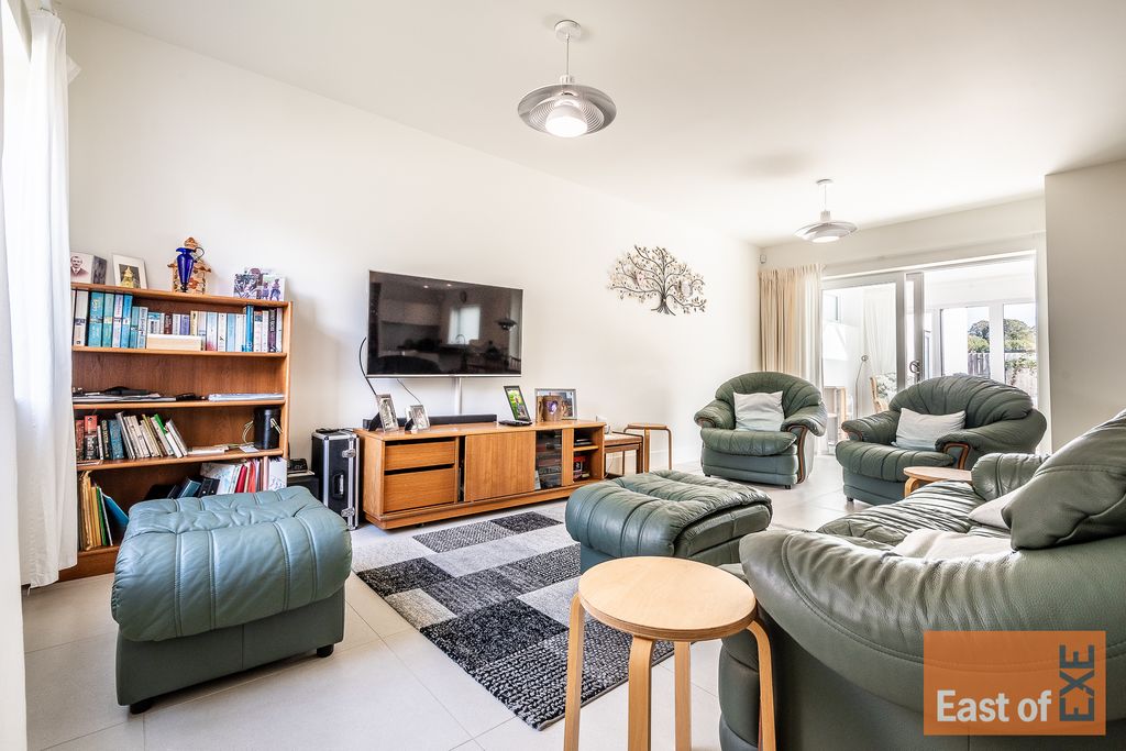 Property photo 2 of 15 5 Catherines Close - Web-19