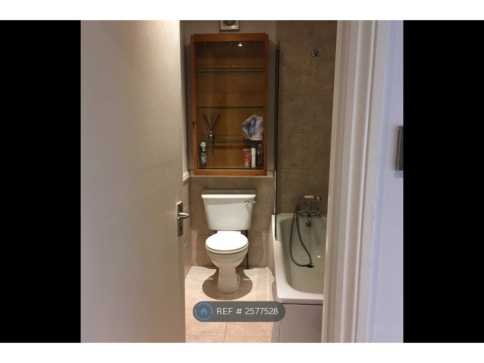 Property photo 3 of 11 Bathroom