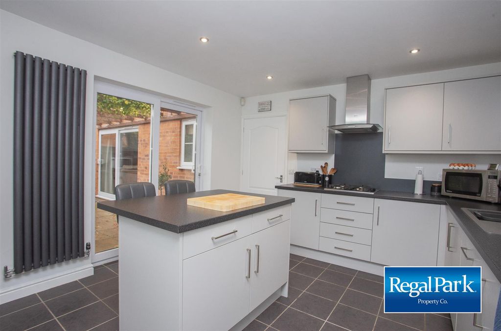 Property photo 2 of 36 Kitchen/Breakfast Room