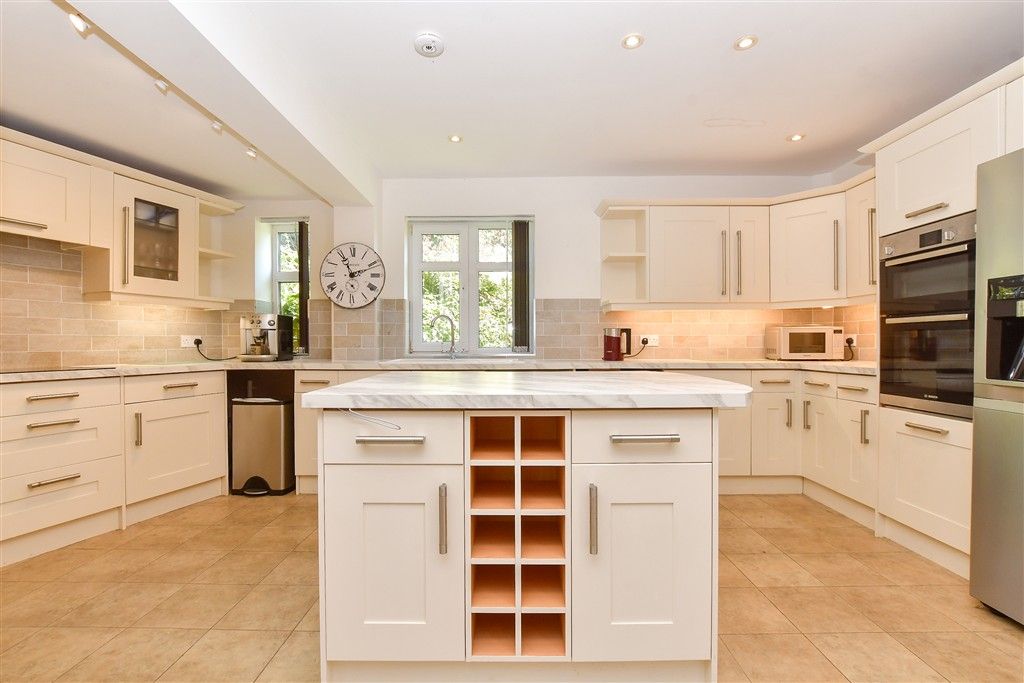 Property photo 3 of 18 Kitchen/ Breakfast Room