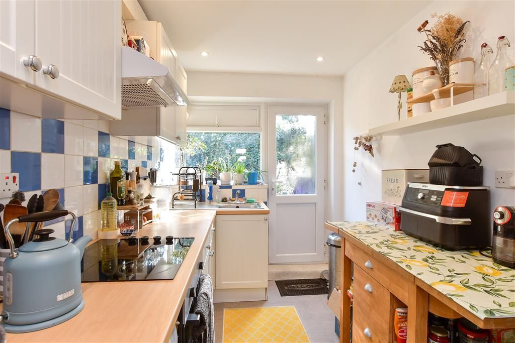 Property photo 2 of 11 Kitchen
