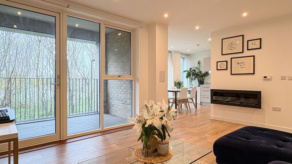 Property photo 2 of 13 1 Bedroom, New Building, E6 For Sale By Barrain Lo