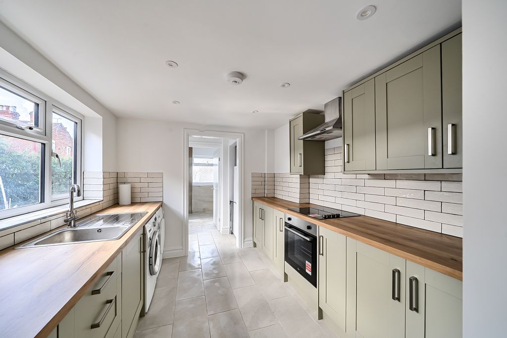 Property photo 2 of 20 15276119