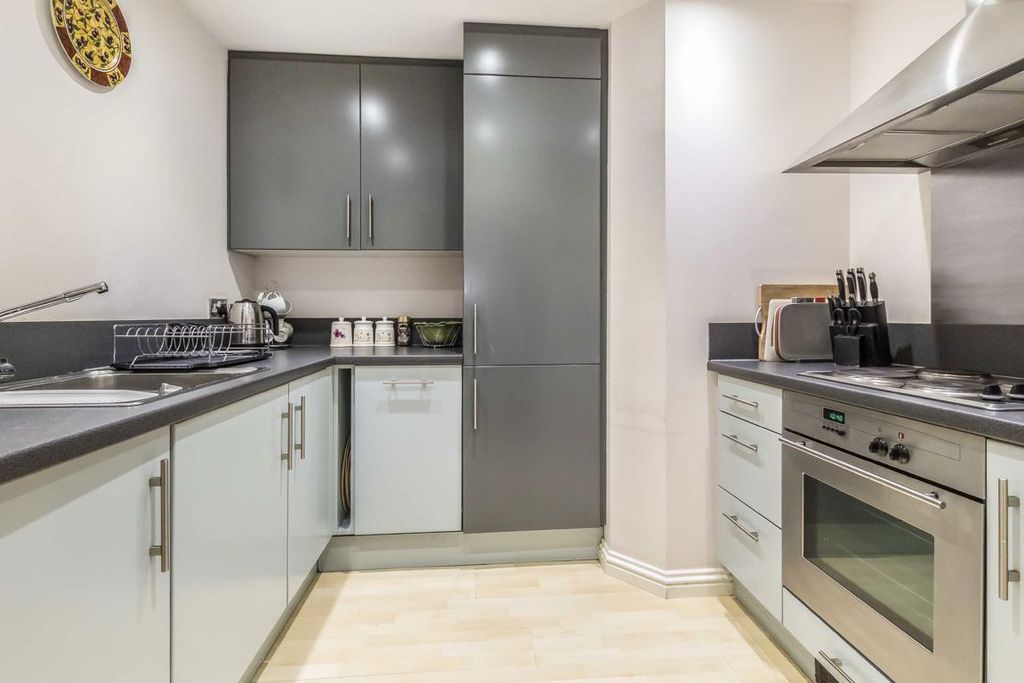 Property photo 3 of 5