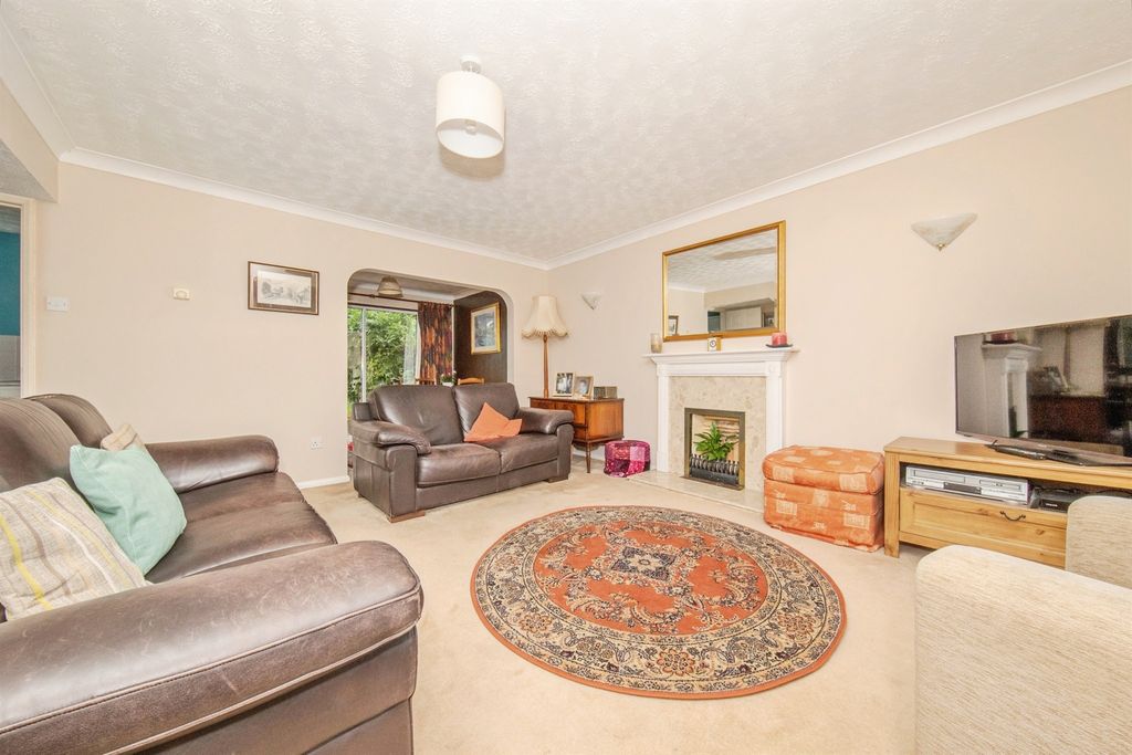 Property photo 2 of 19