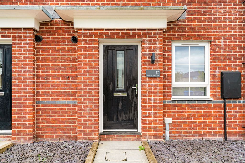 Property photo 2 of 34