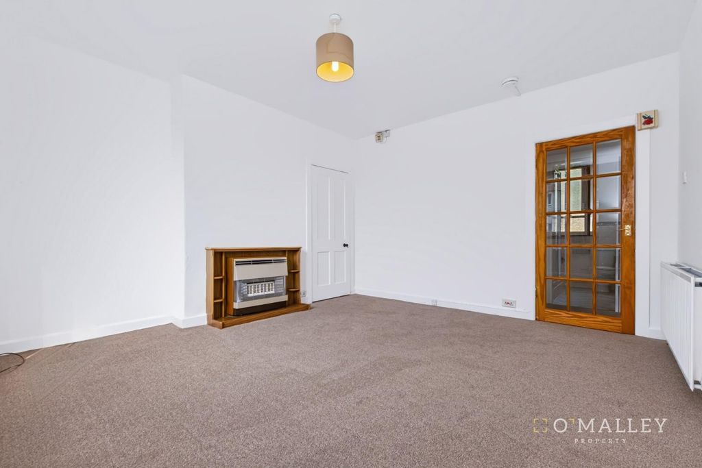 Property photo 3 of 10 Lounge