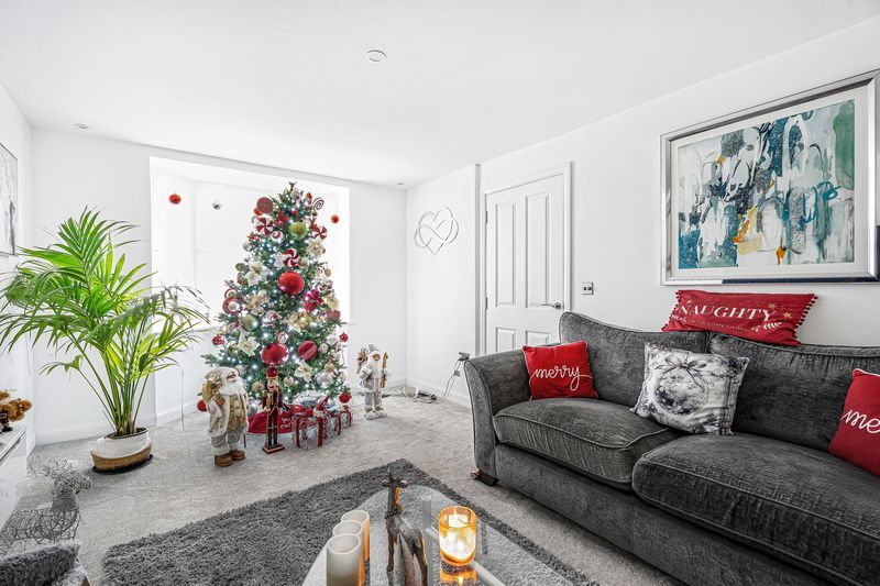 Property photo 2 of 24 Lounge