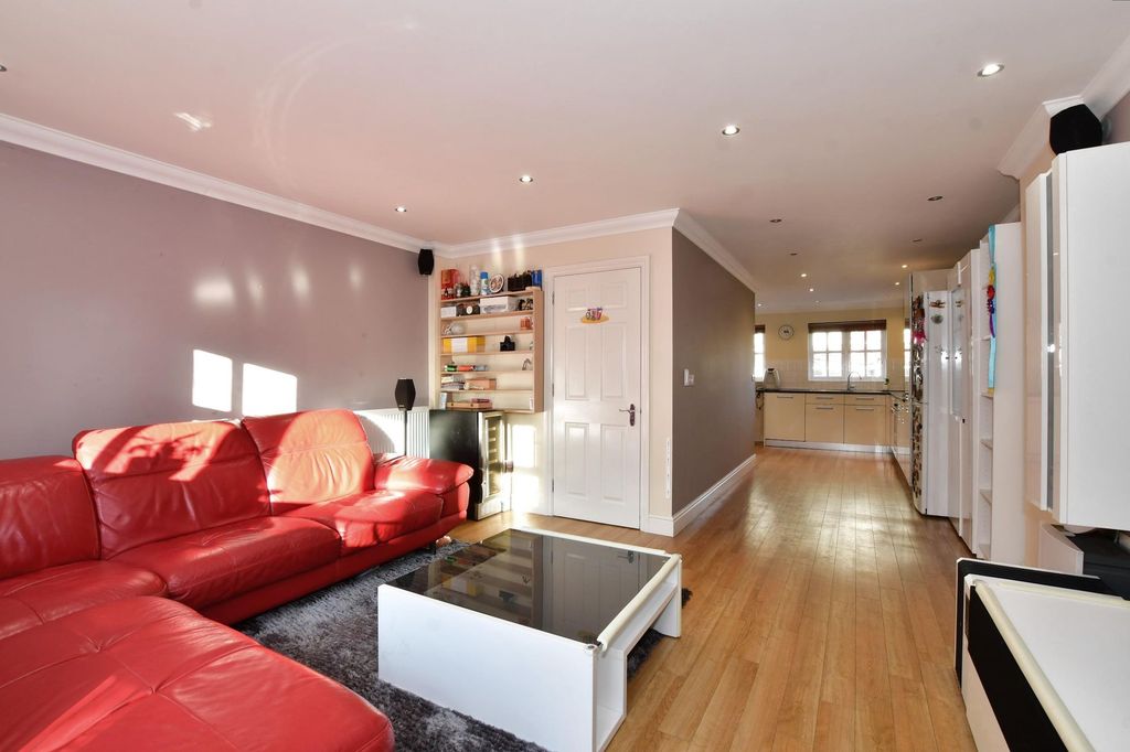Property photo 3 of 23 Grange Vale, Sutton - Sm2 6Ah