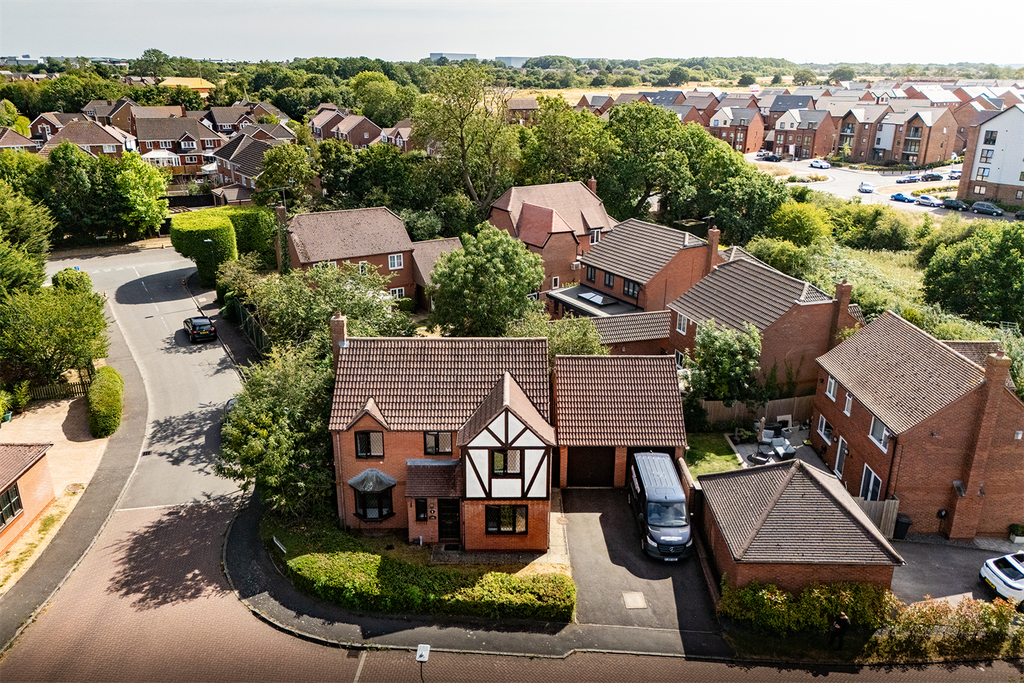 Property photo 1 of 38 Lawrence Close