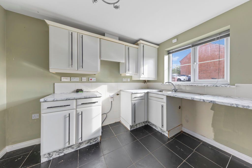 Property photo 2 of 24 Kitchen