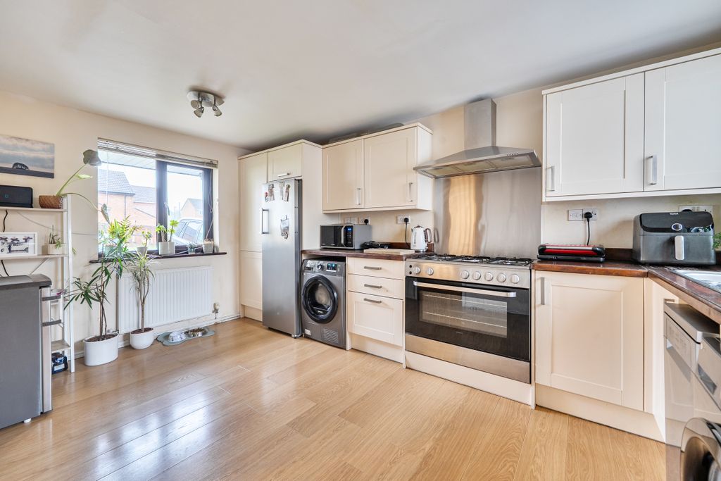 Property photo 2 of 19 15372985