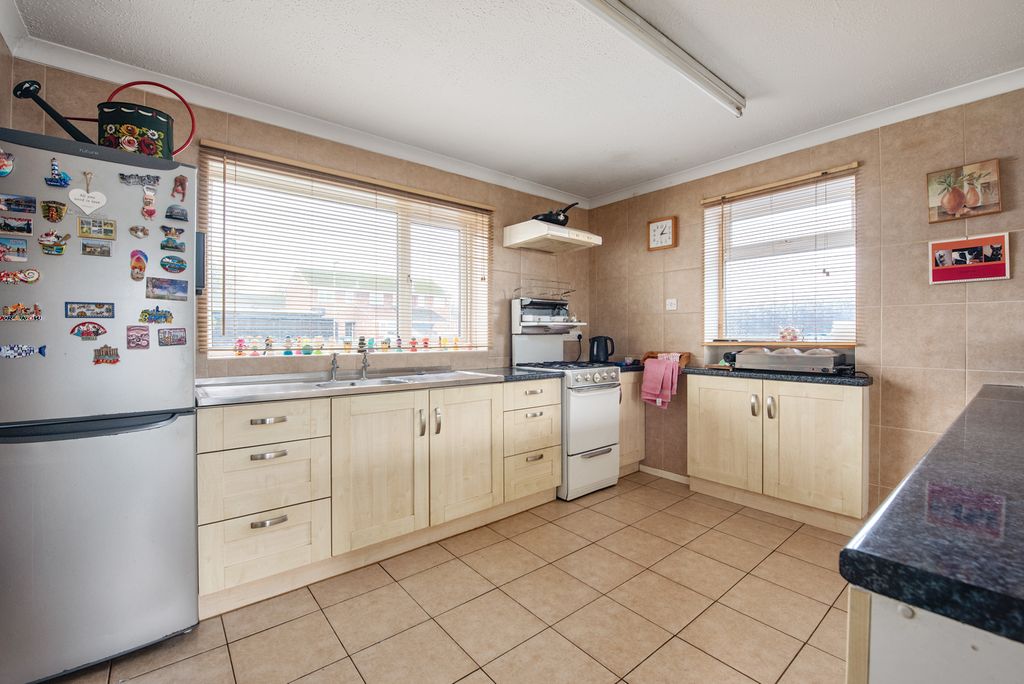 Property photo 3 of 8 20 Cedar Av (6)