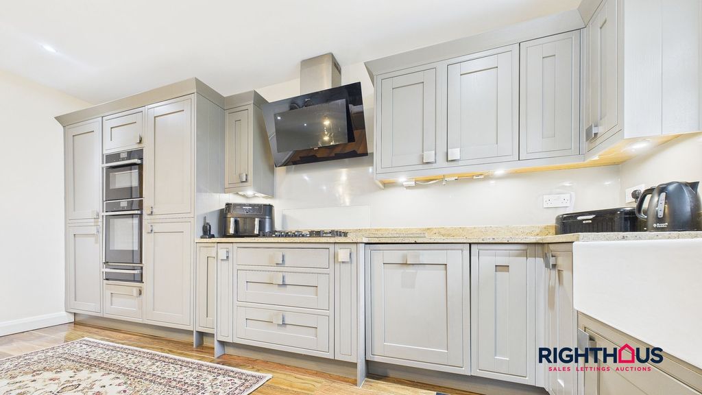 Property photo 3 of 26