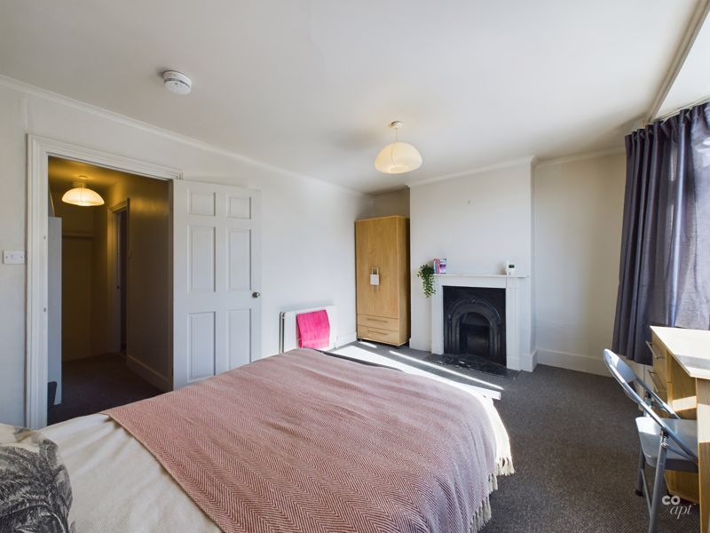 Property photo 1 of 12 Photo 4