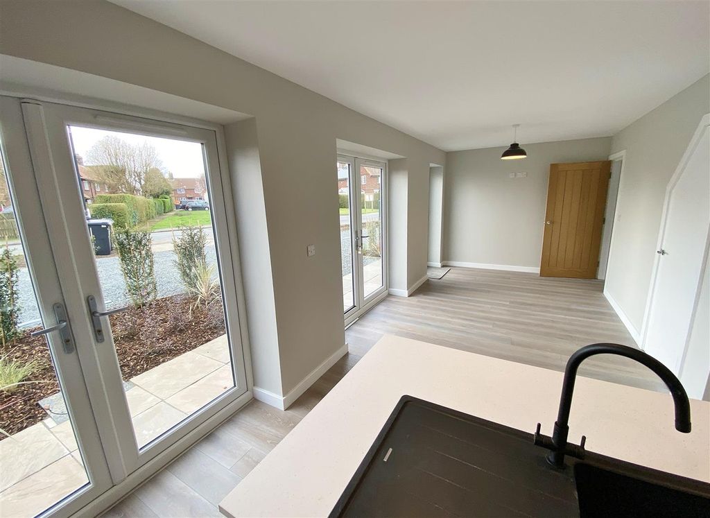 Property photo 3 of 13 Dining