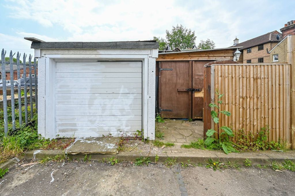 Property photo 1 of 2