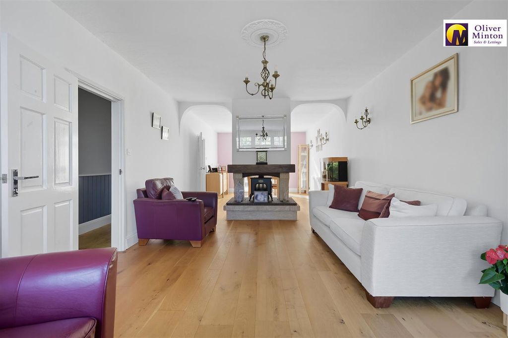 Property photo 3 of 33