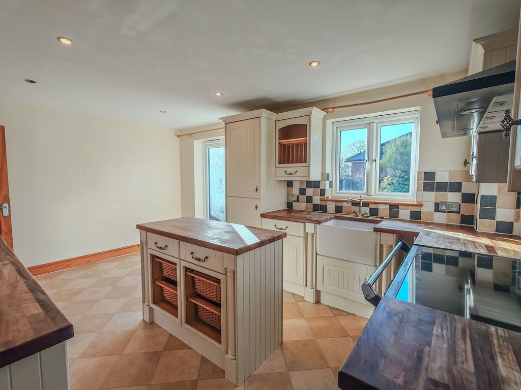 Property photo 3 of 37