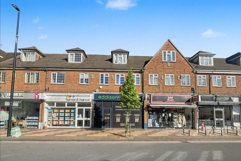 Property photo 1 of 17 109A London Road, Morden, Greater London, Sm4 5Hp