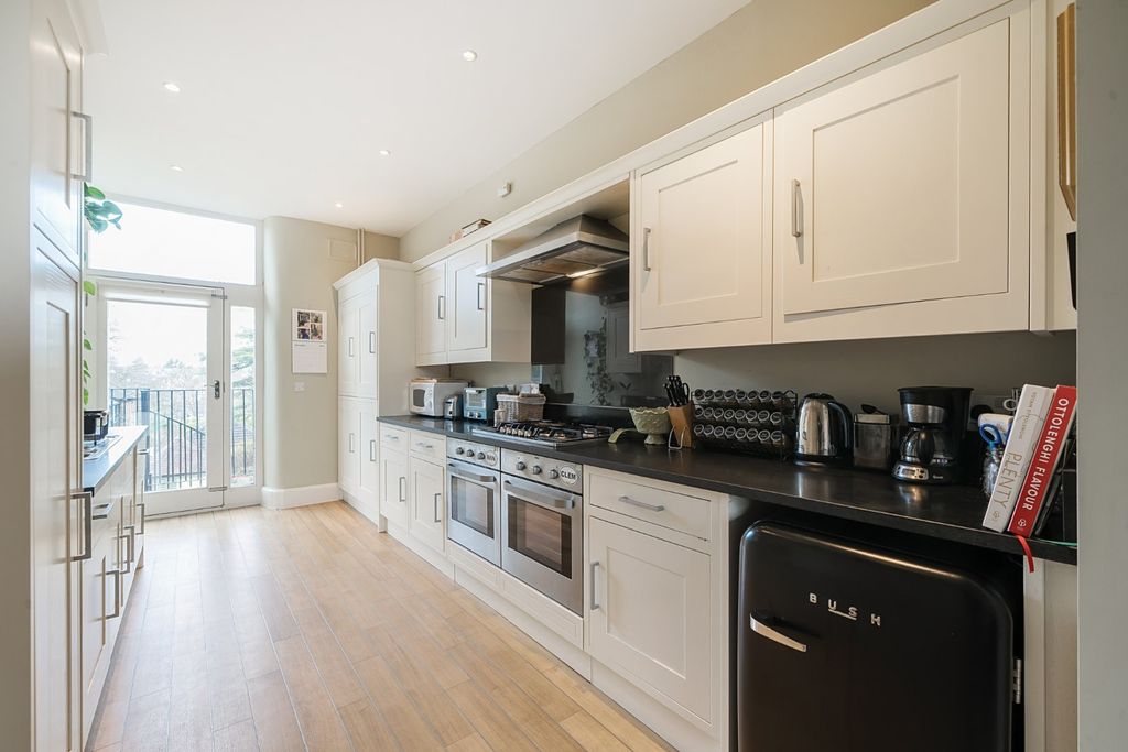 Property photo 3 of 11 Picture No. 18