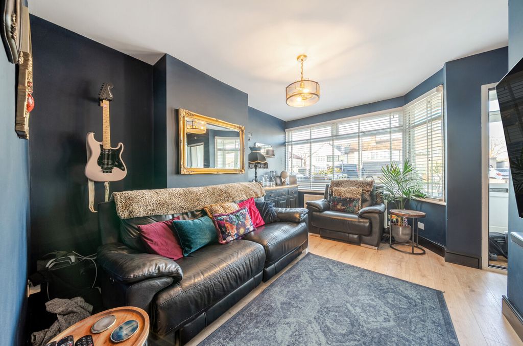 Property photo 2 of 14 Lounge1