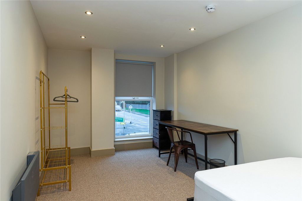 Property photo 2 of 13 Room 8