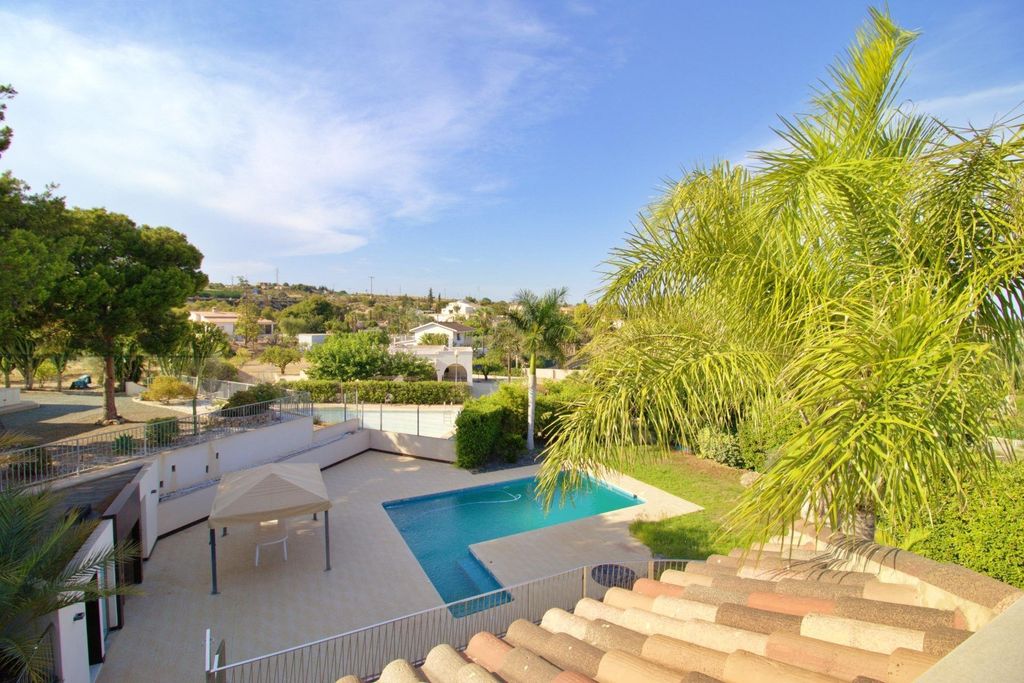 Property photo 2 of 50