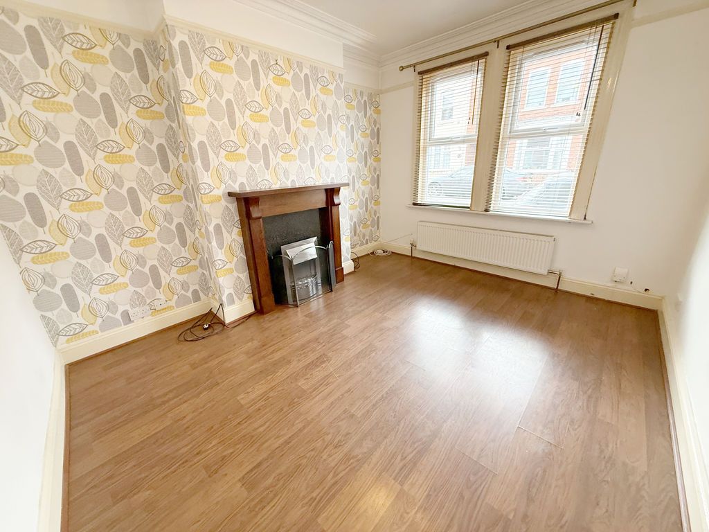 Property photo 3 of 10 Lounge